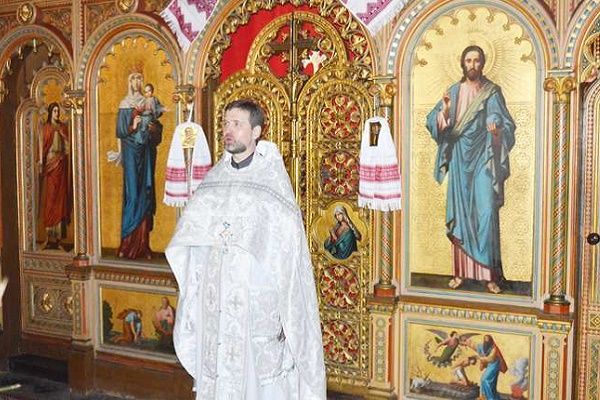 Натільний хрестик оберігає від усілякого зла