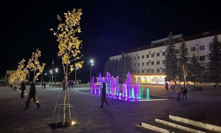 У місті на Буковині запрацював наземний фонтан