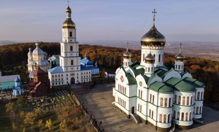 У Банченському монастирі перевіряють умови проживання дітей-сиріт