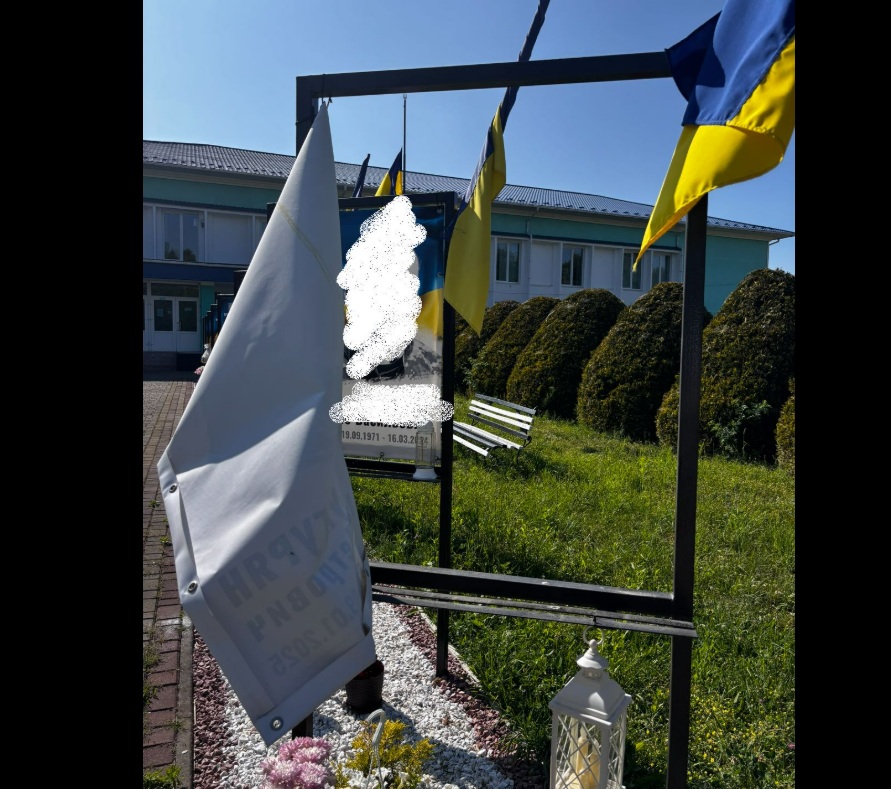 На Буковині невідомі зірвали банер із портретом полеглого воїна Павла Унгуряна