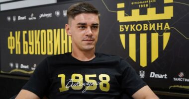 Футбольний клуб “Буковина” підписав контракт з Тарасом Саківим