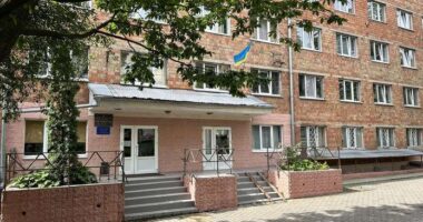 В одному з гуртожитків ЧНУ у душі обвалилася стеля