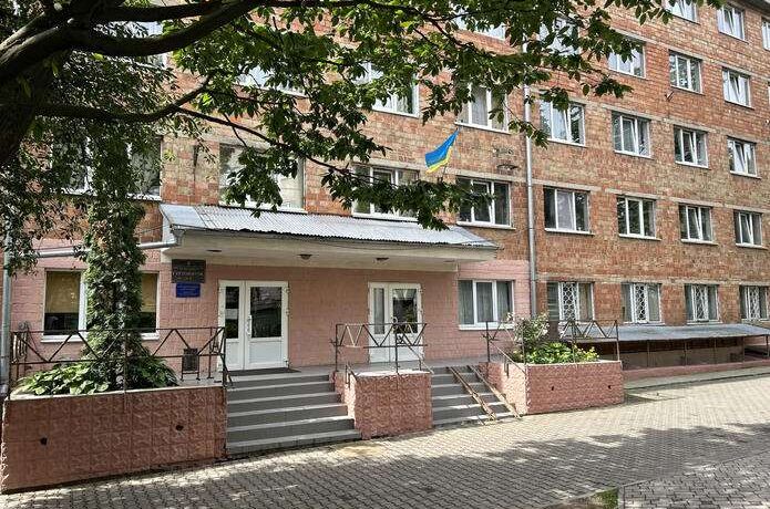 В одному з гуртожитків ЧНУ у душі обвалилася стеля