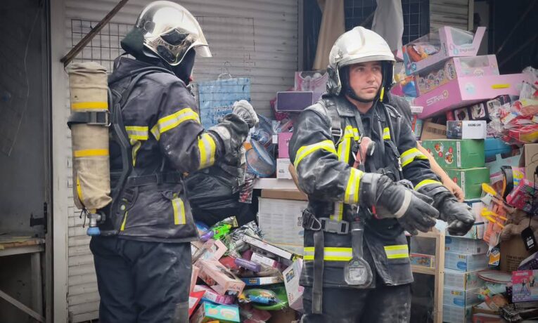 Унаслідок пожежі на Калинівському ринку у Чернівцях травмувалось троє людей