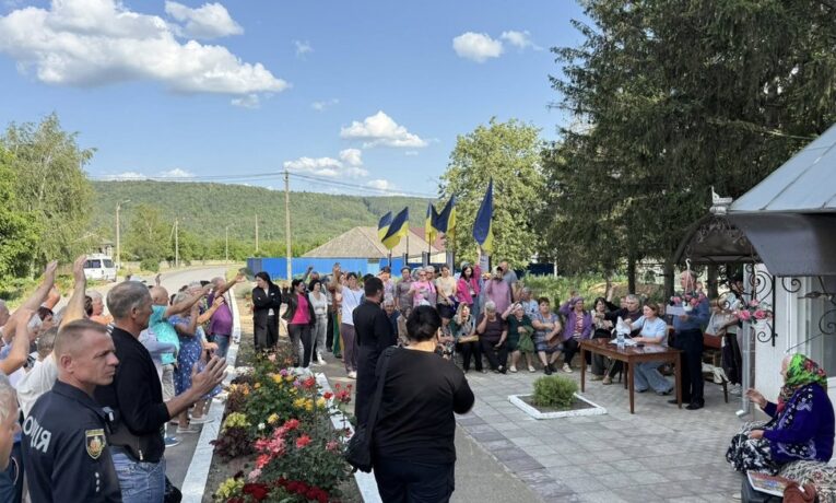У селі Ожеве на Буковині проголосували за перехід з УПЦ до ПЦУ