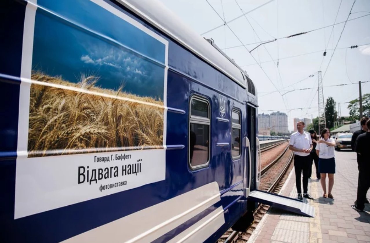 Україною вирушить мистецький потяг із фотовиставкою Говарда Баффетта
