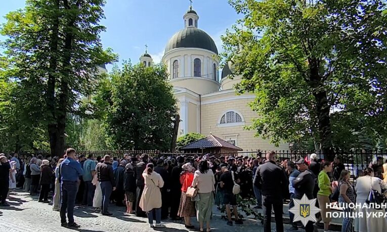 Конфлікт у Кафедральному Соборі у Чернівцях: до поліції надійшло 10 звернень щодо тілесних ушкоджень