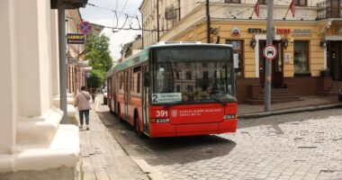 У Чернівцях громадський транспорт курсуватиме зі змінами