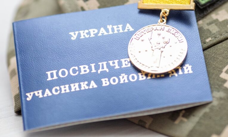 На Буковині понад 24 тисячі людей мають статус учасника бойових дій: кого можуть позбавити статусу