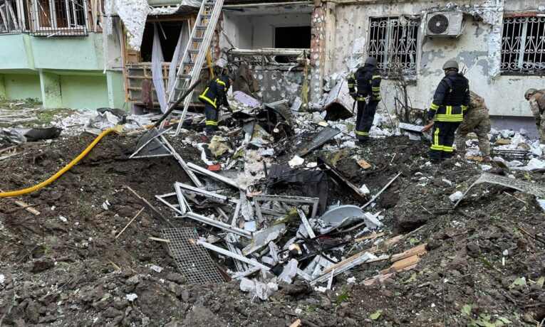 РФ атакувала Чернівці 4 “шахедами” та ракетою: є загиблі, понад 10 постраждалих