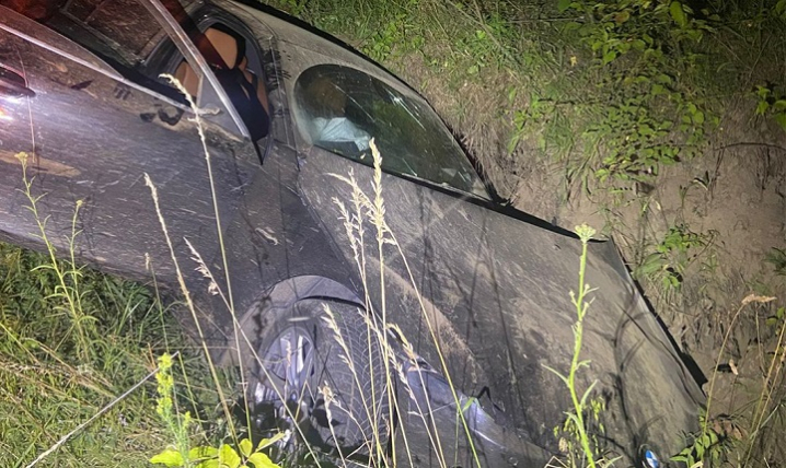 На Буковині авто з’їхало у кювет: є постраждалі