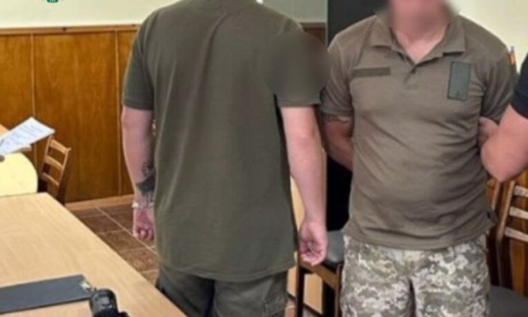 На Буковині затримали інспектора виправної колонії за збут наркотиків засудженим