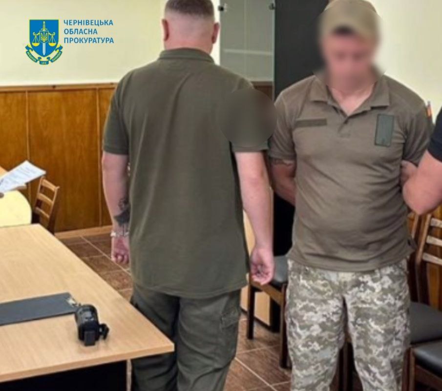 На Буковині затримали інспектора виправної колонії за збут наркотиків засудженим