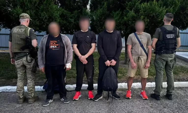 На Буковині затримали чотирьох чоловіків, які намагалися незаконно потрапити до Румунії