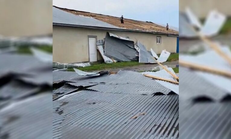 У громаді на Буковині внаслідок негоди пошкоджені понад 100 будинків