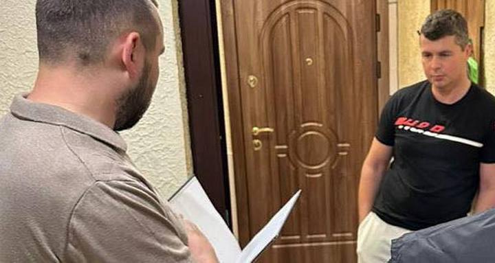 У керівника Чернівецької митниці провели обшуки в робочому кабінеті та квартирі