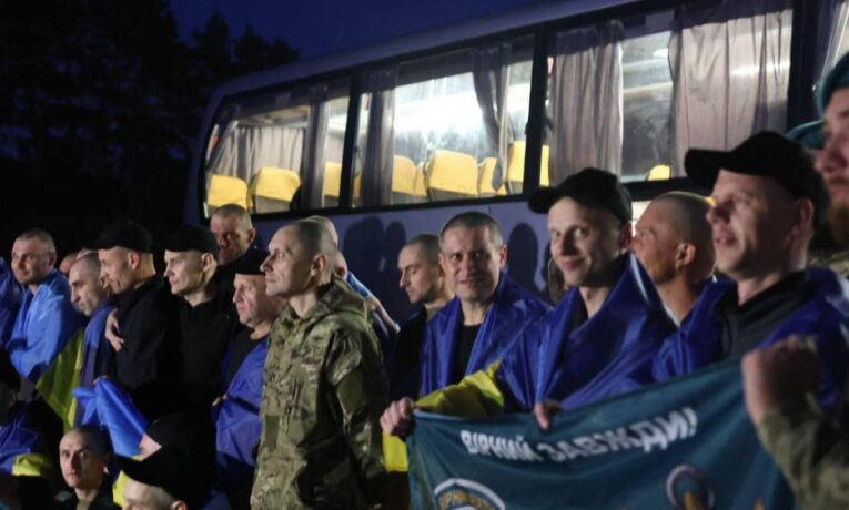 З російського полону повернулися троє військових з Буковини