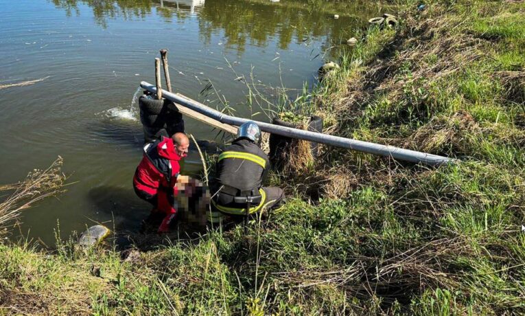 У ставку на Буковині потонув чоловік