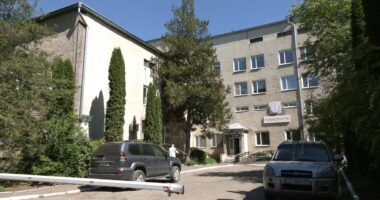 У Чернівцях депутати скасували наказ про скорочення ставок у пологовому будинку на Рівненській