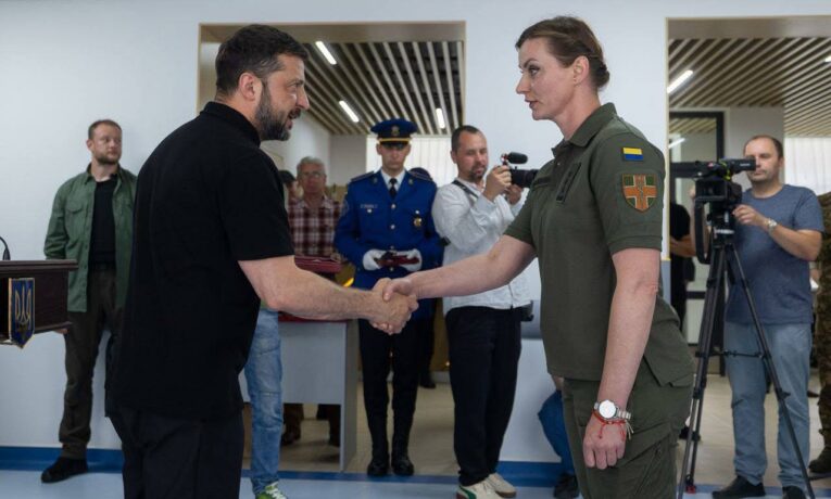 Військова з Буковини отримала високу державну нагороду із рук Президента