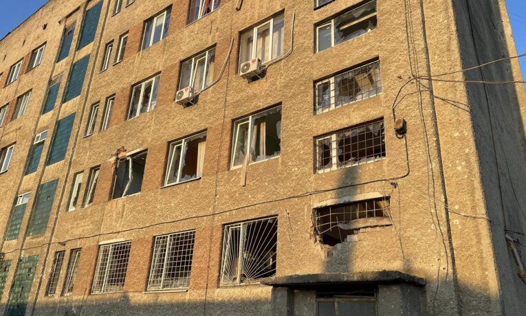 Багатоквартирний будинок, який постраждав від обстрілу в Чернівцях, визнали придатним для проживання