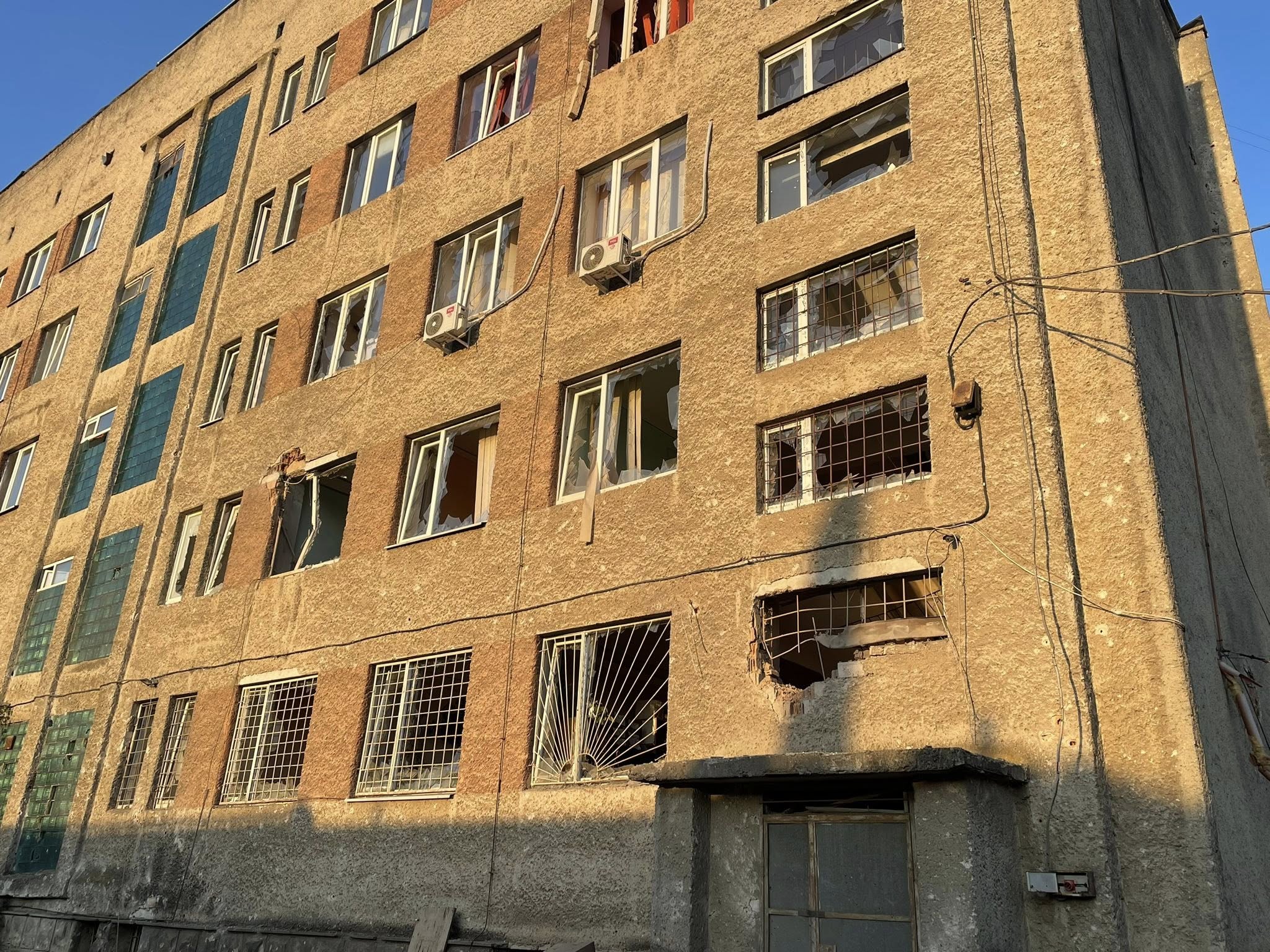Багатоквартирний будинок, який постраждав від обстрілу в Чернівцях, визнали придатним для проживання