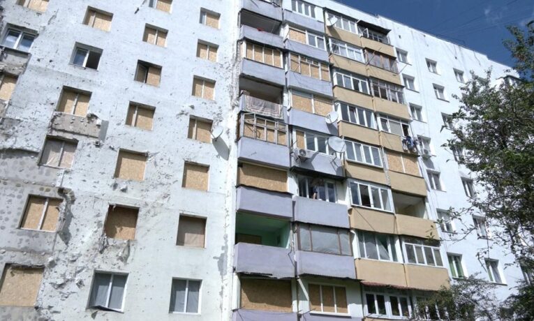 У Чернівцях девʼять мешканців пошкодженого внаслідок атаки РФ будинку отримають матеріальну допомогу