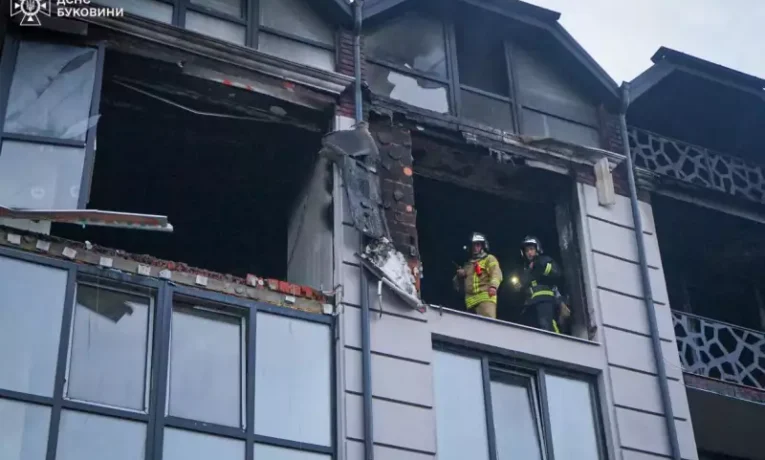 У Годилові під Чернівцями після вибуху горіла новозбудована багатоповерхівка