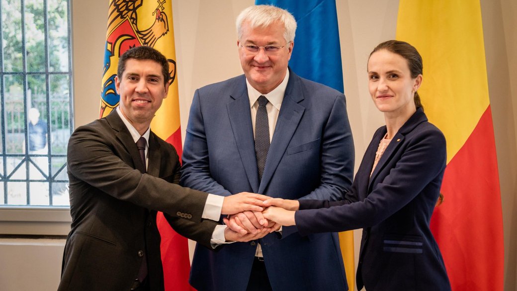Шлях до ЄС та нові мости через Тису: що обговорили на зустрічі міністрів закордонних справ України, Румунії та Молдови у Чернівцях