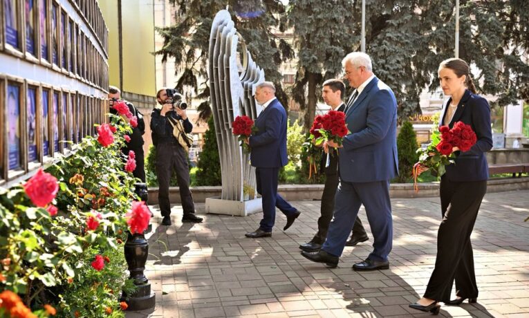 До Чернівців прибула делегація міністрів закордонних справ України, Румунії та Молдови