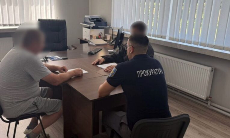 Ексдиректора нацпарку “Хотинський” підозрюють у незаконній вирубці дерев на території природно-заповідного фонду