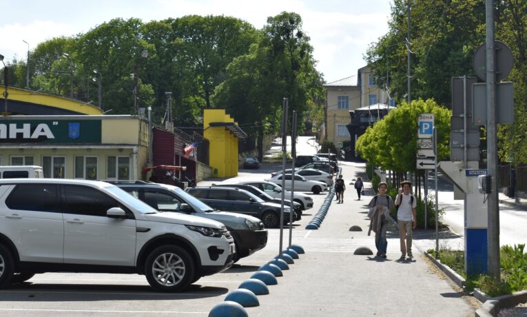 Скільки “МіськШЕП” та Чернівецька громада отримують за платні парковки