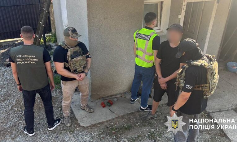На Буковині поліцейські викрили чоловіка, який незаконно зберігав вдома боєприпаси