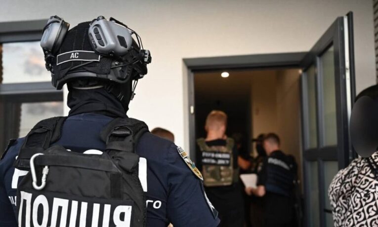200 тисяч гривень за виїзд: троє буковинців допомогли незаконно перетнути кордон майже сотні чоловіків