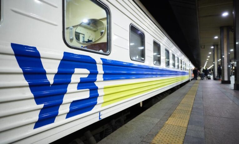 Укрзалізниця призначила на вересень додаткові потяги на захід України