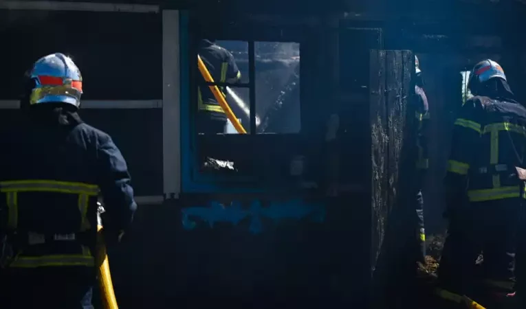 На Буковині вщент згоріли дві господарські будівлі