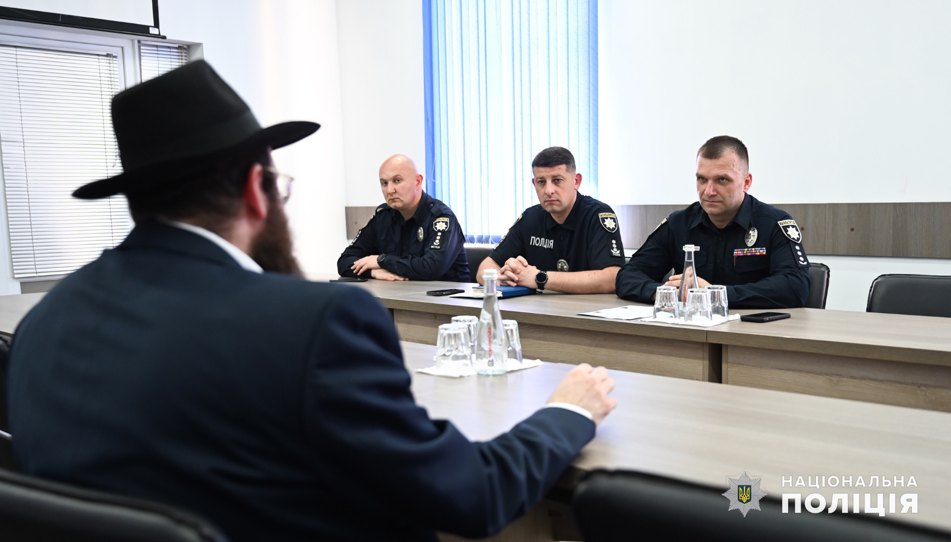 Головного рабина Буковини оштрафували за обіцянку переправити чоловіка за кордон. Деталі справи