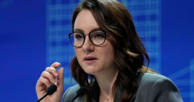 Учні 1–11 класів з вересня 2026 року отримуватимуть безкоштовне харчування, – Свириденко