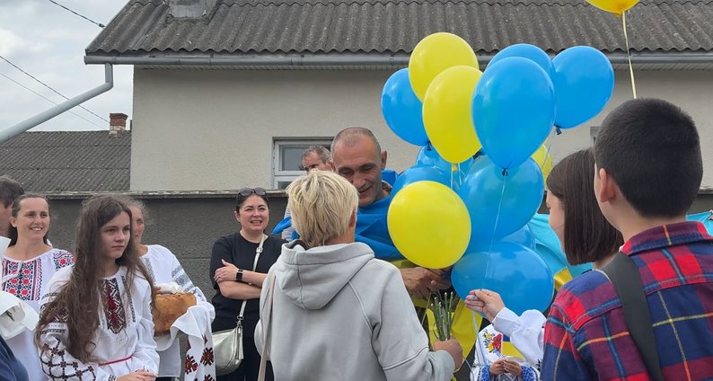 “Пішов на війну здоровим, а повернувся – важкохворим”: рідні про буковинця, якого зустріли після двох років полону