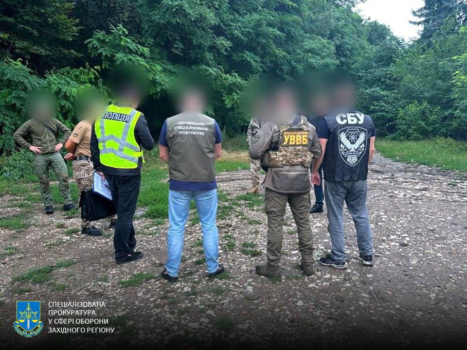 На Буковині військовослужбовець за хабар намагався переправити чоловіків до Молдови