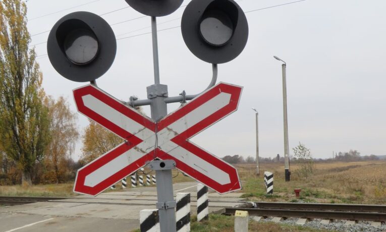 На Буковині тимчасово обмежать рух через залізничний переїзд
