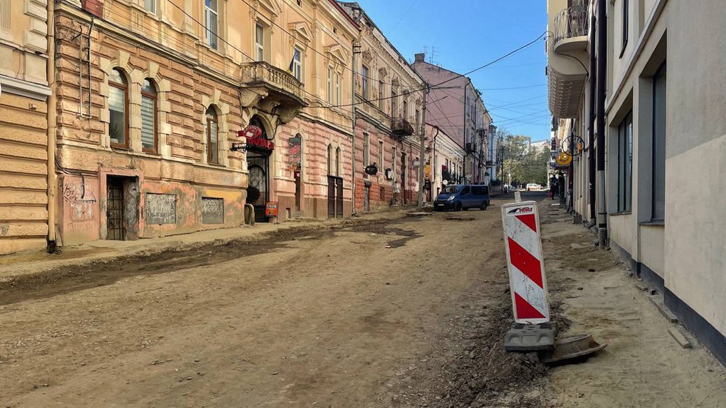 Вулиця вічних руїн: у Чернівцях втретє продовжили ремонт вулиці Заньковецької