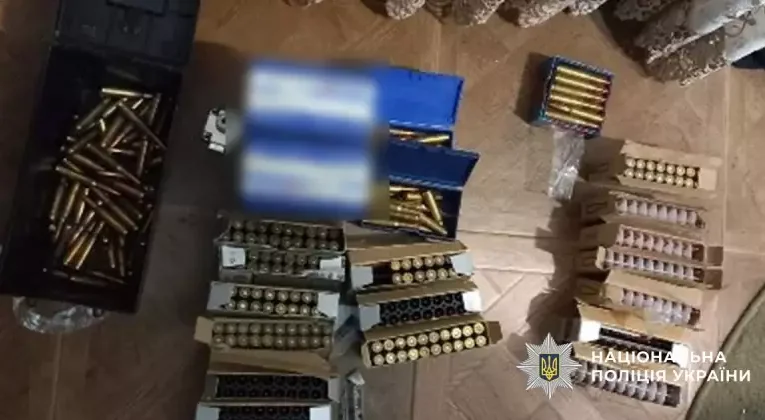 Буковинці зберігали вдома арсенал зброї