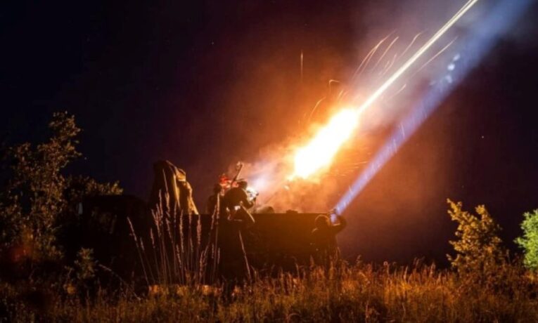 РФ двічі атакувала сусідню з Буковиною Хмельницьку область: пошкоджено гаражний комплекс, в облцентрі – зміни в русі транспорту