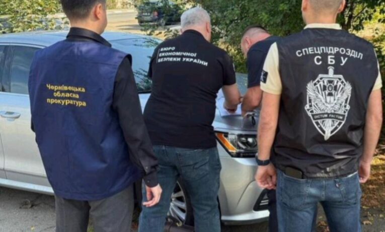 На Буковині приватне лісозаготівельне підприємство підозрюють у контрабанді деревини