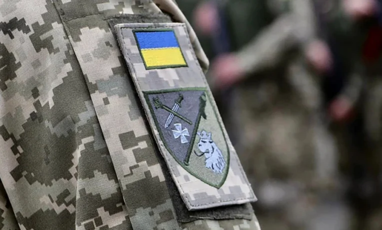 На Буковині військового ТЦК покарали за пробиті в машині шини