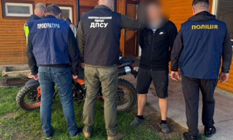 На Буковині експрикордонник організував схему переправлення ухилянтів за кордон
