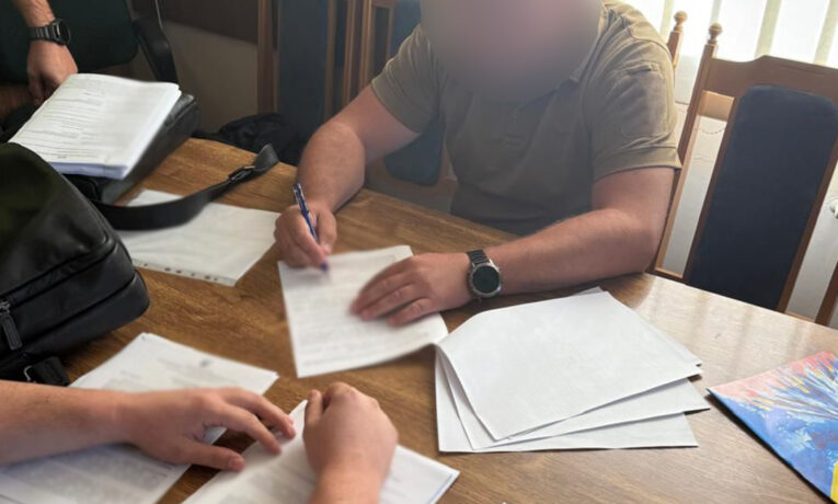 На Буковині заступник голови РВА та депутат потрапив під підозру через «вирішення» військового обліку за гроші