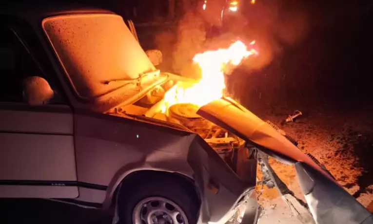 У Чернівцях внаслідок ДТП загорівся автомобіль