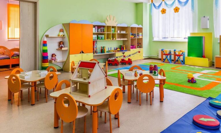 У Чернівцях працівники дитсадків отримуватимуть щомісячні доплати у 1300 гривень